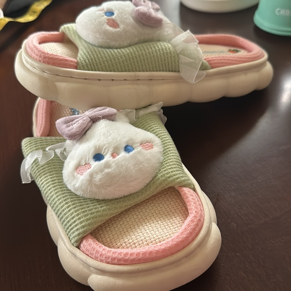 New in Bag Soft Green Plush Bunny slippers size 36-37. Super comfortable & Cute - Picture 2 of 6